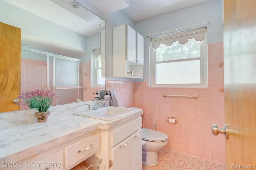 24310 Manistee Street Oak Park City MI 48237