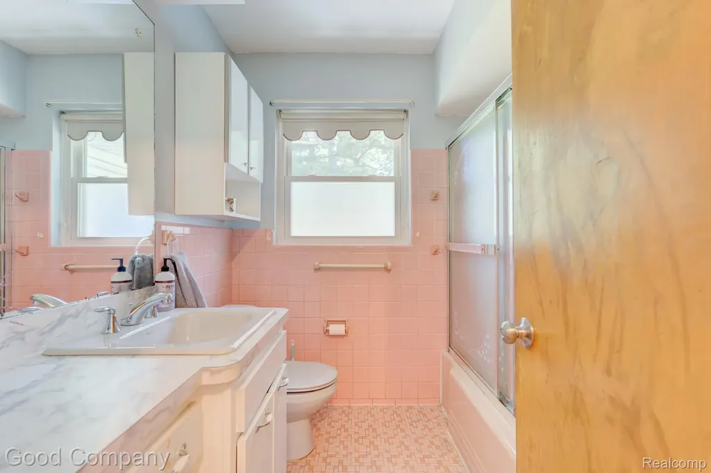 24310 Manistee Street Oak Park City MI 48237