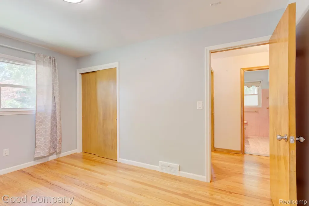24310 Manistee Street Oak Park City MI 48237