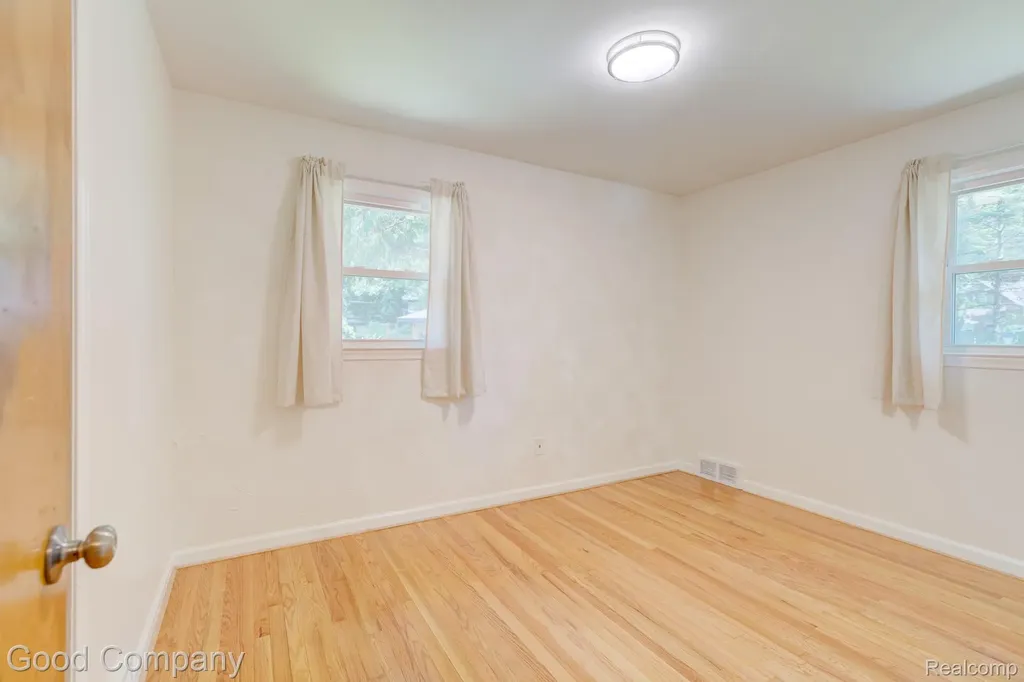 24310 Manistee Street Oak Park City MI 48237