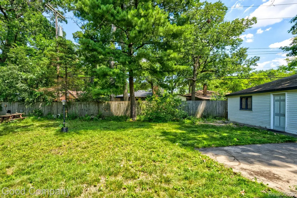 24310 Manistee Street Oak Park City MI 48237