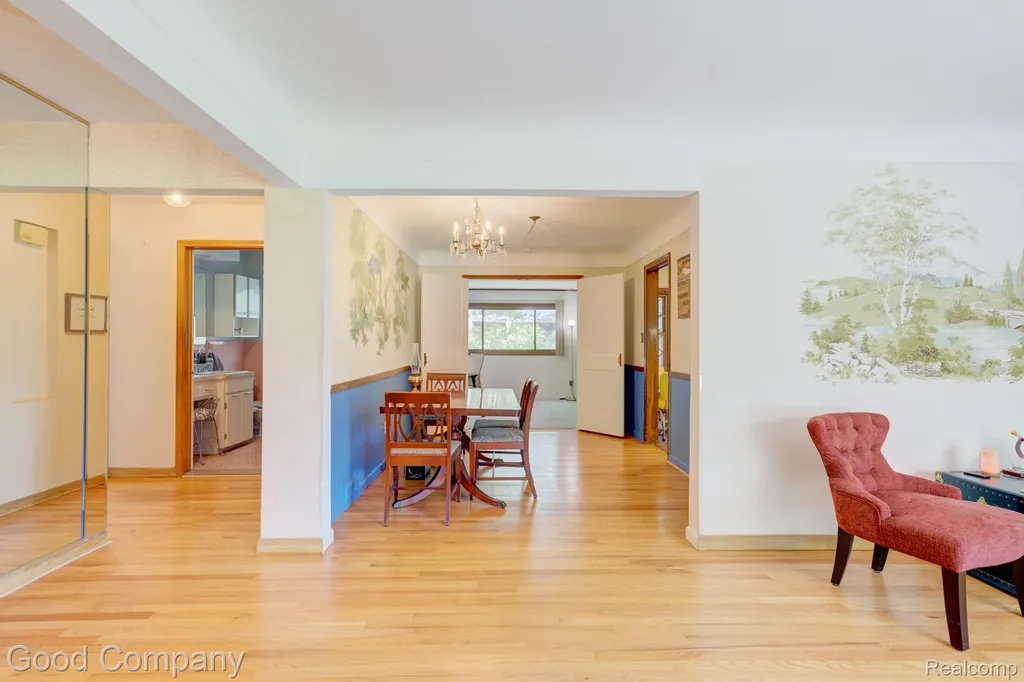 24310 Manistee Street Oak Park City MI 48237