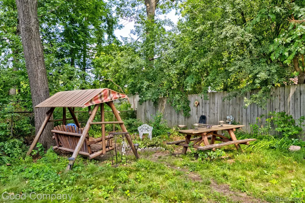 24310 Manistee Street Oak Park City MI 48237