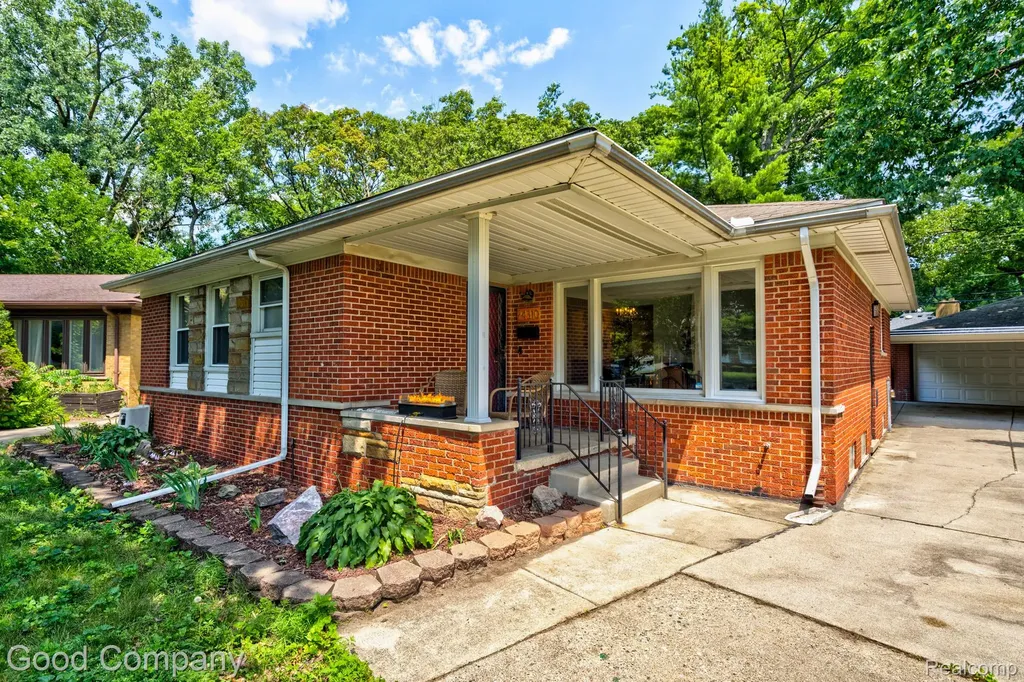 24310 Manistee Street Oak Park City MI 48237
