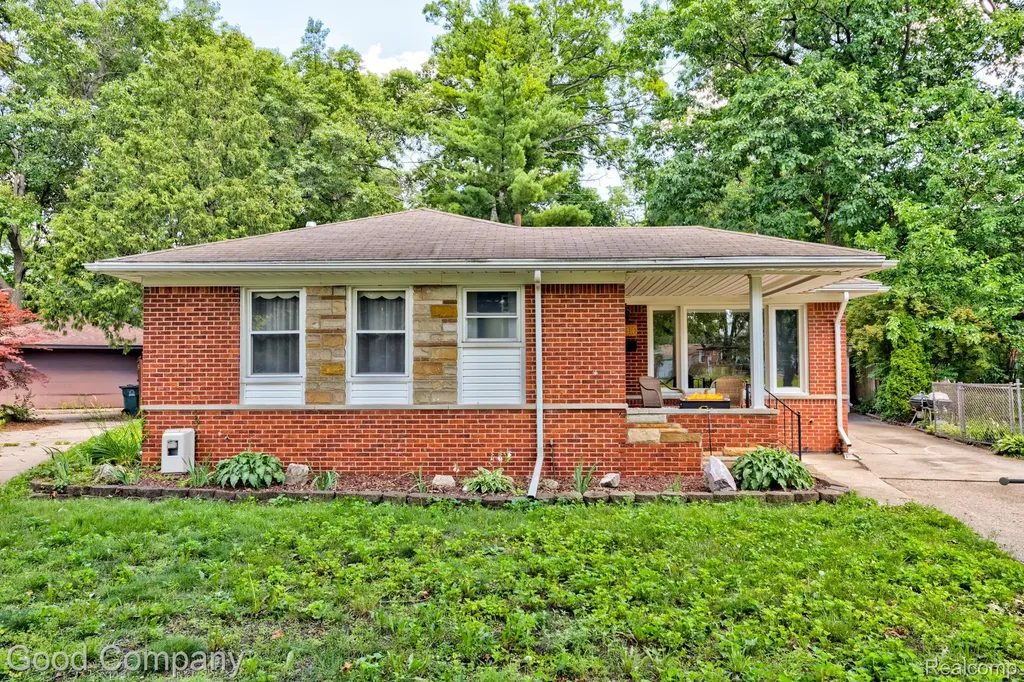24310 Manistee Street Oak Park City MI 48237