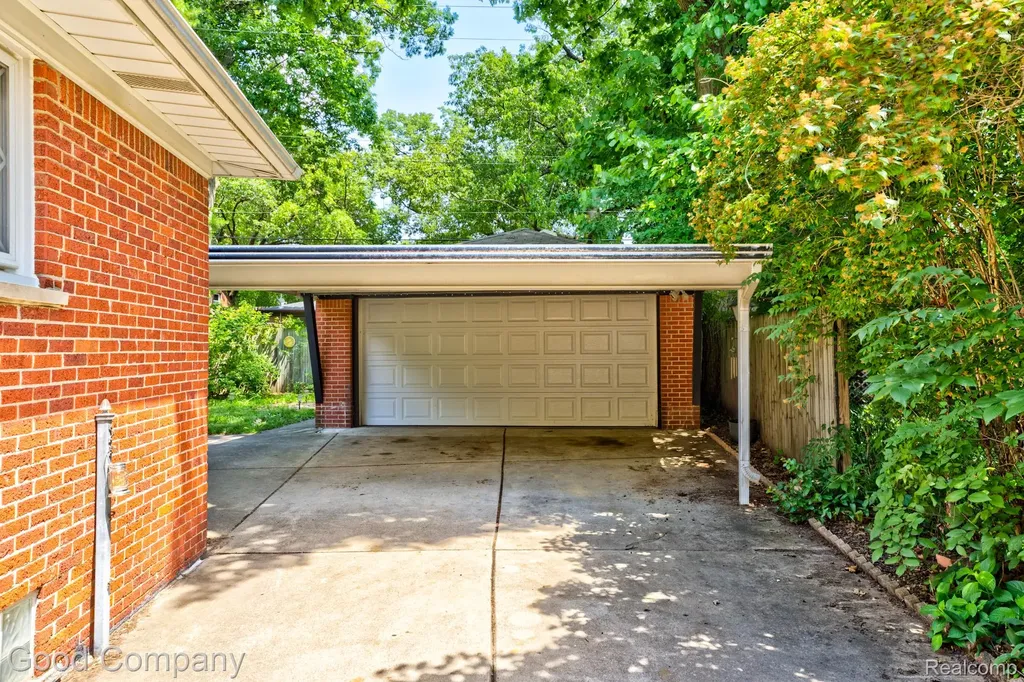 24310 Manistee Street Oak Park City MI 48237