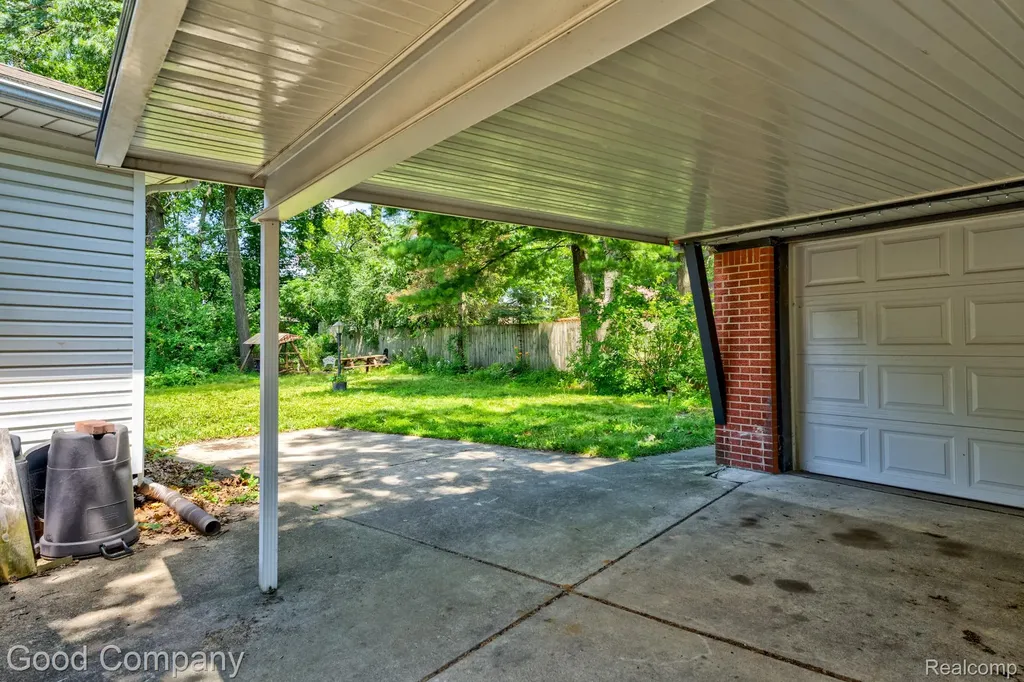 24310 Manistee Street Oak Park City MI 48237