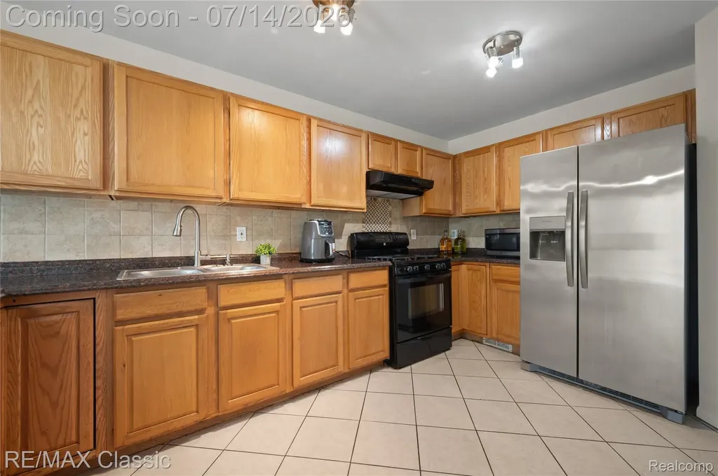 29790 Palmer Court Farmington Hills City MI 48336