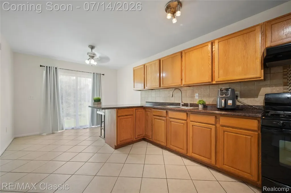 29790 Palmer Court Farmington Hills City MI 48336