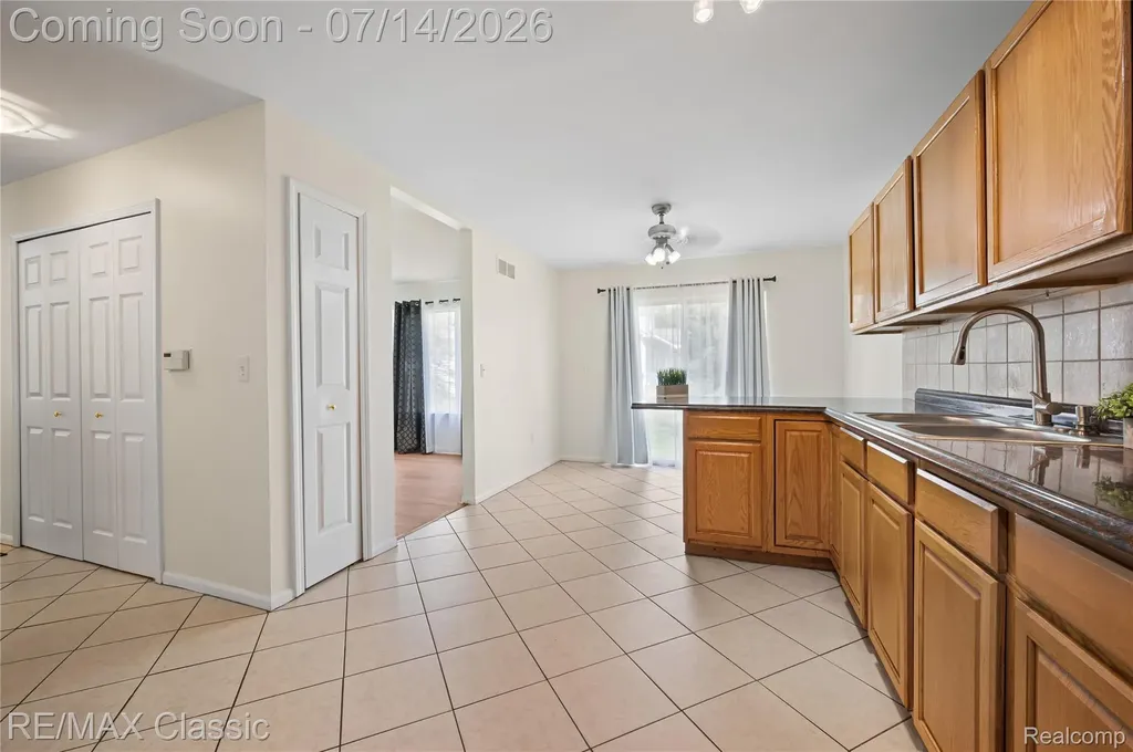 29790 Palmer Court Farmington Hills City MI 48336