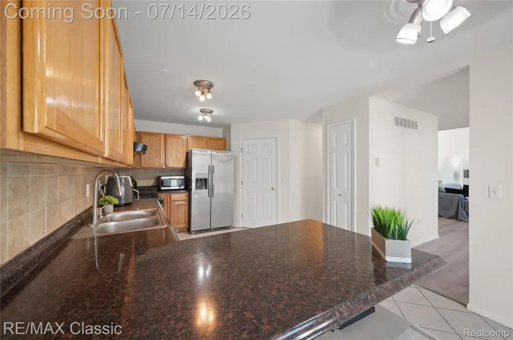 29790 Palmer Court Farmington Hills City MI 48336