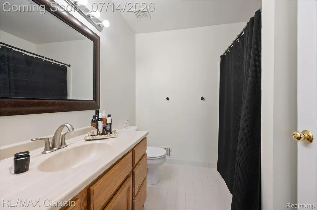 29790 Palmer Court Farmington Hills City MI 48336