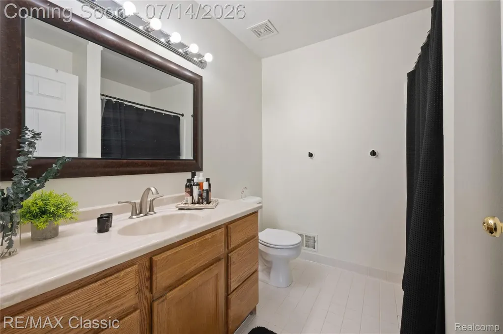 29790 Palmer Court Farmington Hills City MI 48336