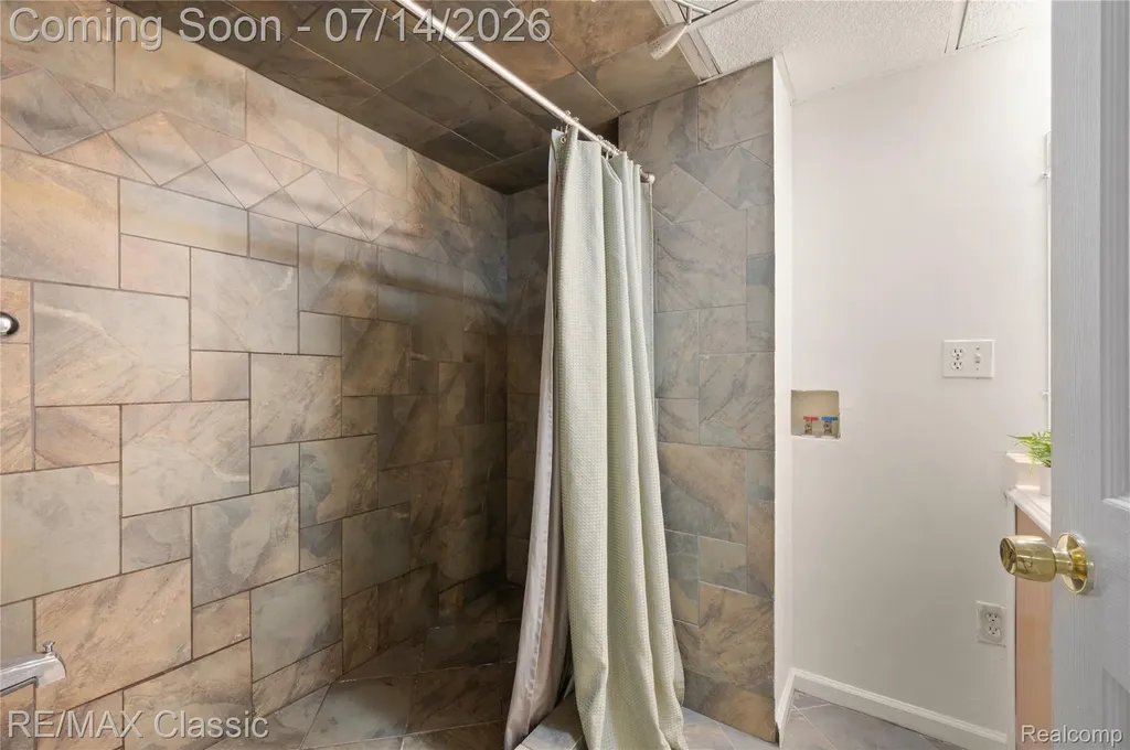 29790 Palmer Court Farmington Hills City MI 48336