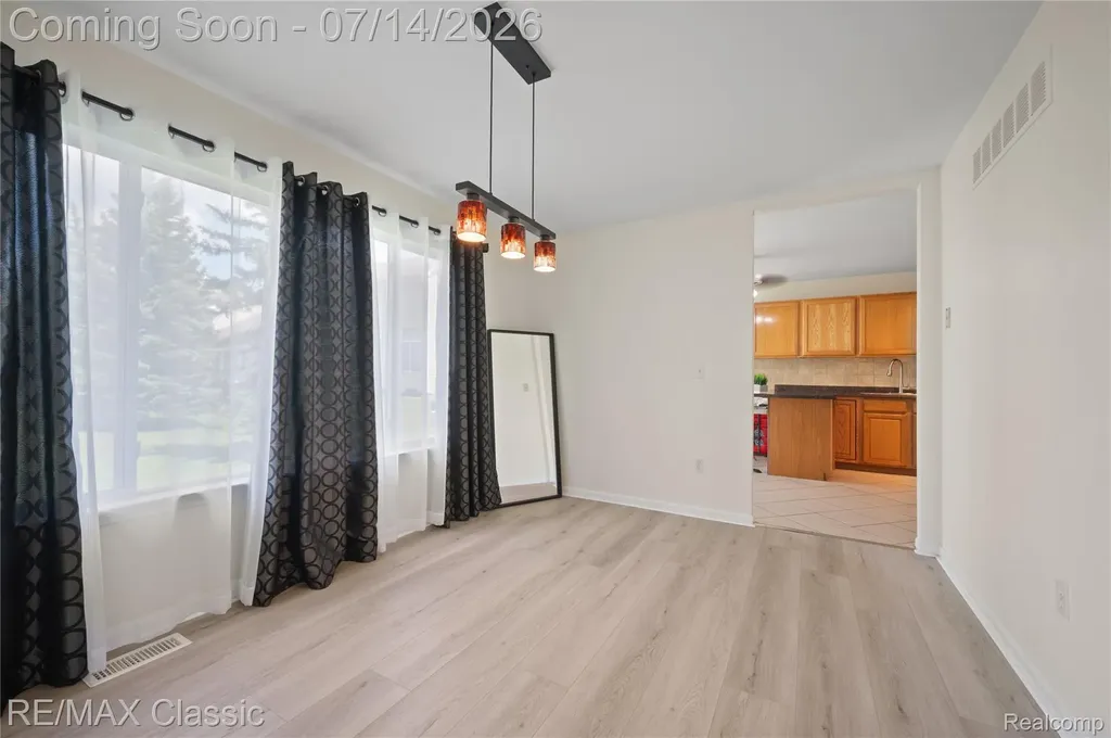 29790 Palmer Court Farmington Hills City MI 48336
