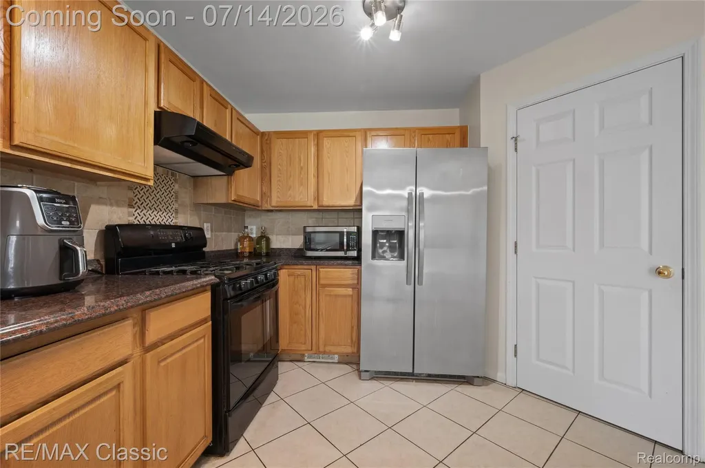 29790 Palmer Court Farmington Hills City MI 48336