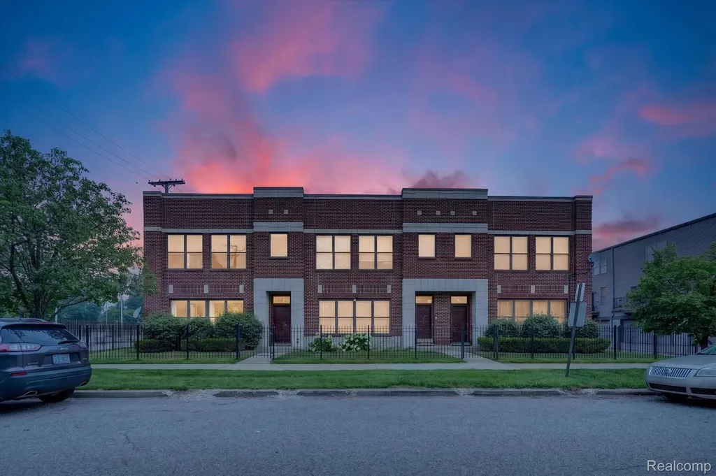 22 Pallister Street Detroit City MI 48202