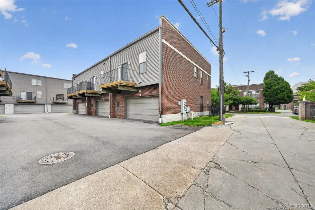 22 Pallister Street Detroit City MI 48202