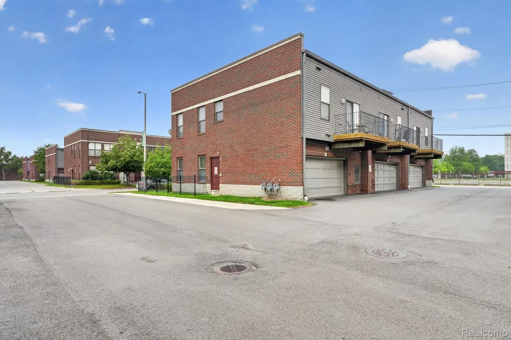 22 Pallister Street Detroit City MI 48202