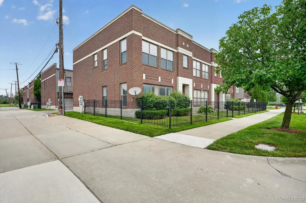22 Pallister Street Detroit City MI 48202