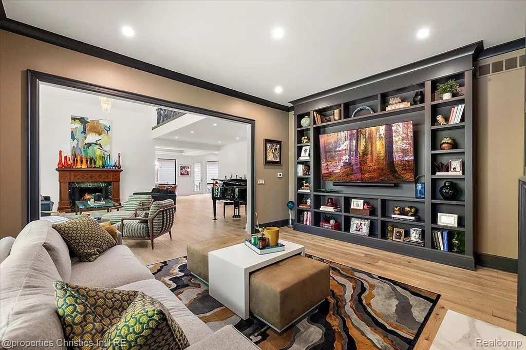 40 Scenic Oaks Drive N Bloomfield Hills City MI 48304