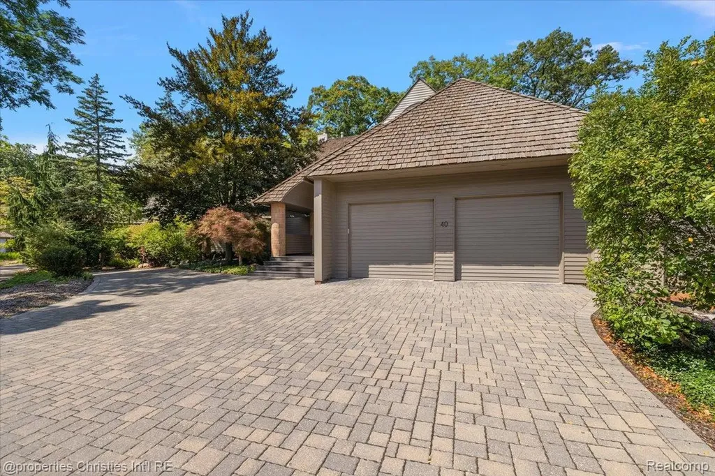 40 Scenic Oaks Drive N Bloomfield Hills City MI 48304