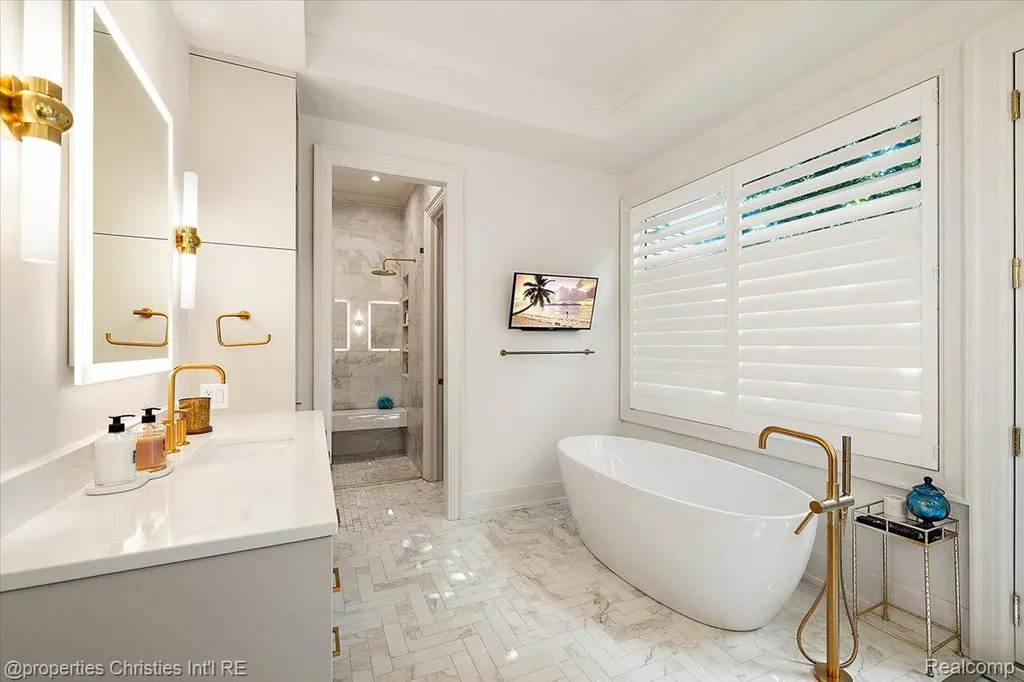 40 Scenic Oaks Drive N Bloomfield Hills City MI 48304