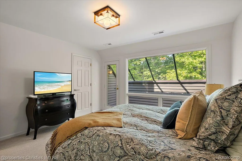 40 Scenic Oaks Drive N Bloomfield Hills City MI 48304