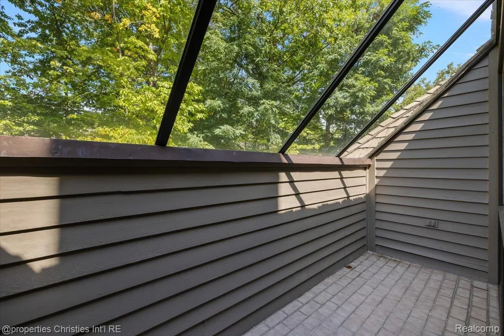 40 Scenic Oaks Drive N Bloomfield Hills City MI 48304
