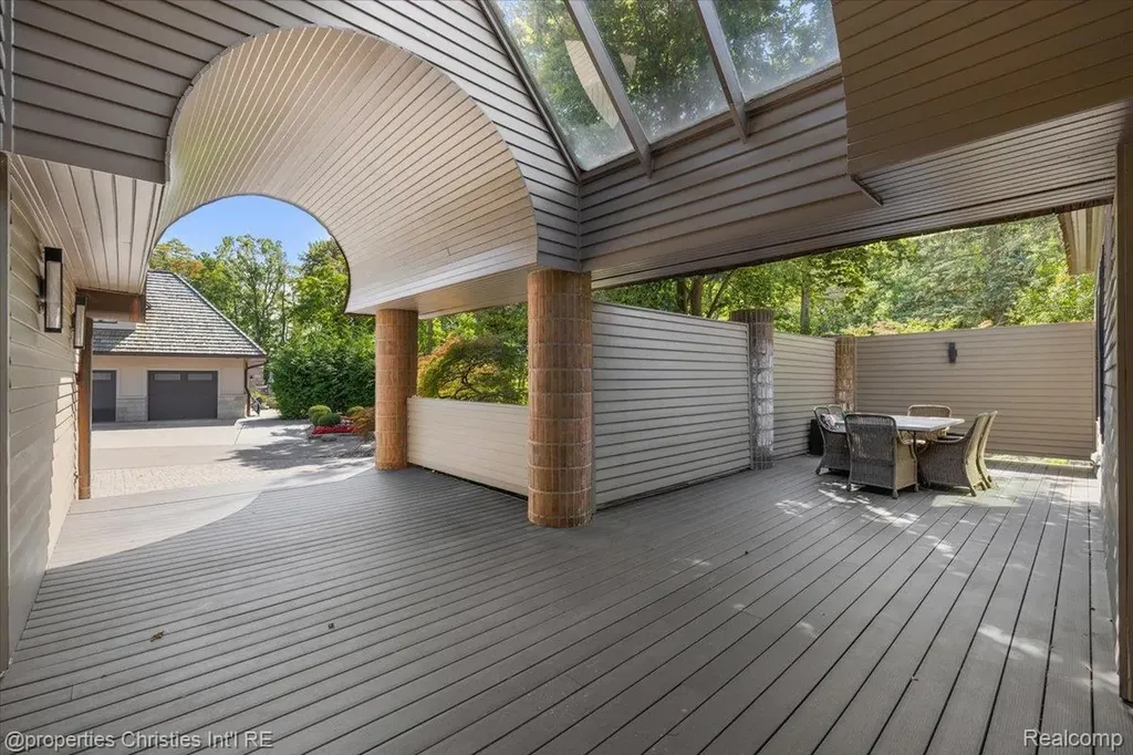 40 Scenic Oaks Drive N Bloomfield Hills City MI 48304