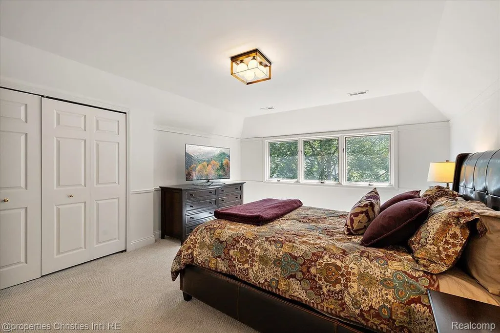 40 Scenic Oaks Drive N Bloomfield Hills City MI 48304