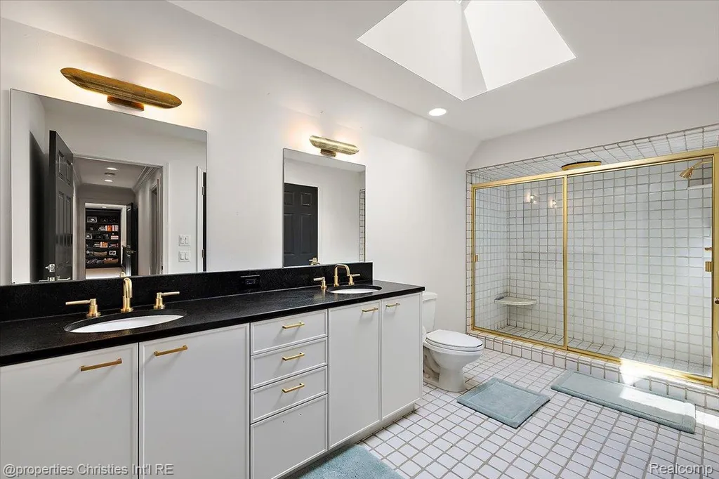 40 Scenic Oaks Drive N Bloomfield Hills City MI 48304
