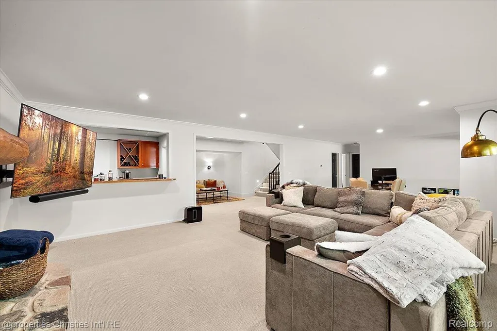 40 Scenic Oaks Drive N Bloomfield Hills City MI 48304