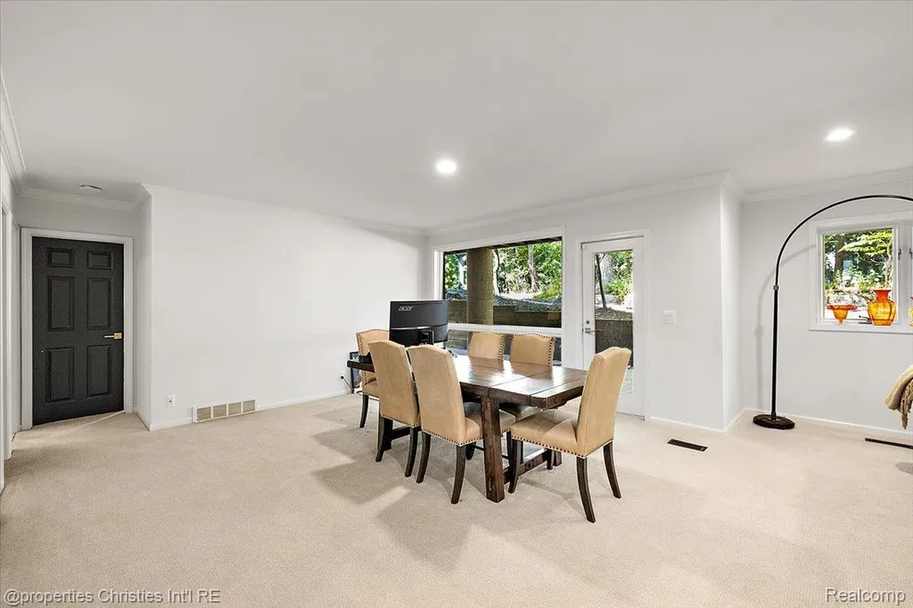 40 Scenic Oaks Drive N Bloomfield Hills City MI 48304