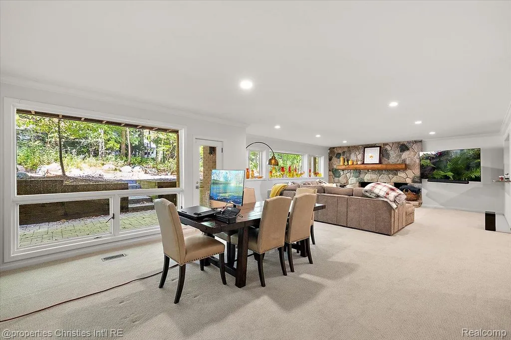 40 Scenic Oaks Drive N Bloomfield Hills City MI 48304