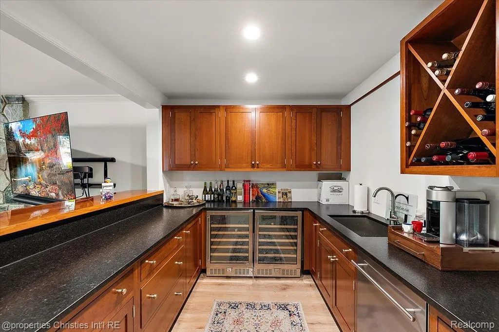 40 Scenic Oaks Drive N Bloomfield Hills City MI 48304