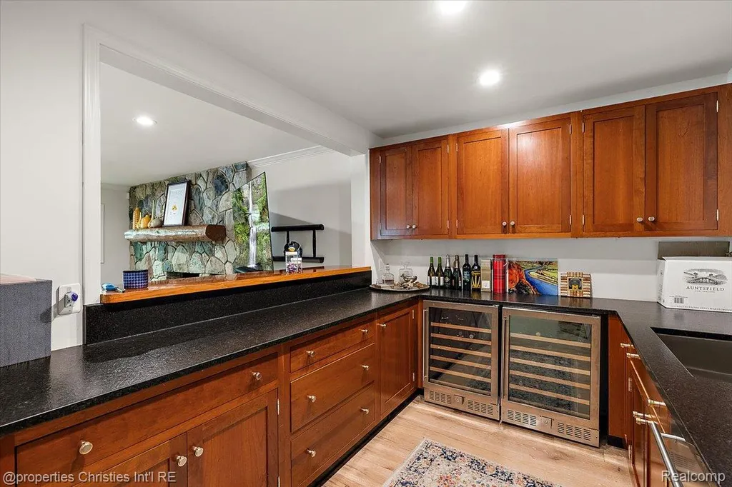 40 Scenic Oaks Drive N Bloomfield Hills City MI 48304