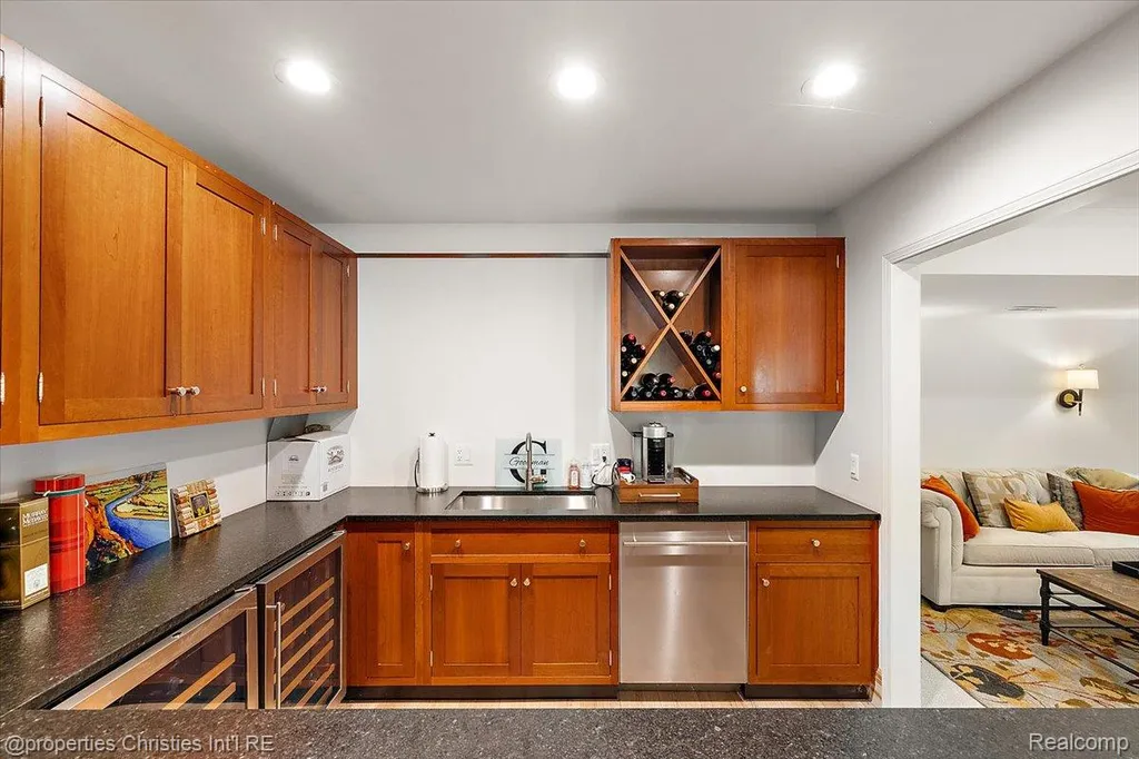40 Scenic Oaks Drive N Bloomfield Hills City MI 48304