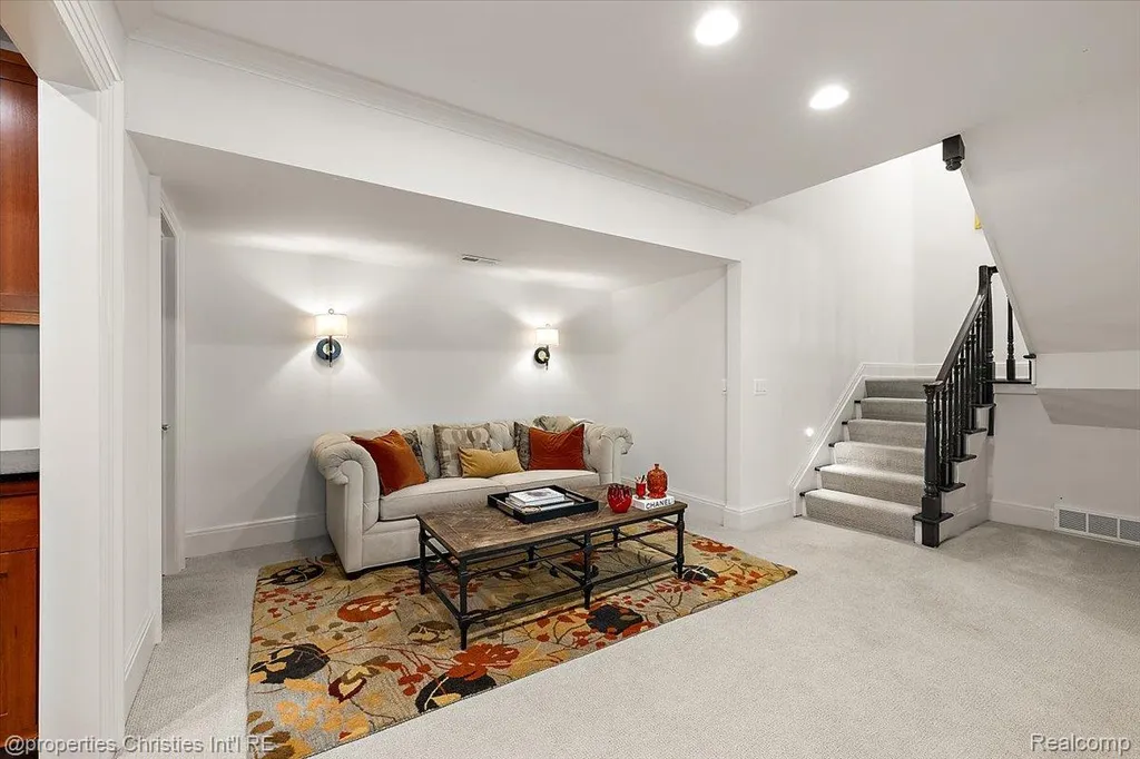 40 Scenic Oaks Drive N Bloomfield Hills City MI 48304