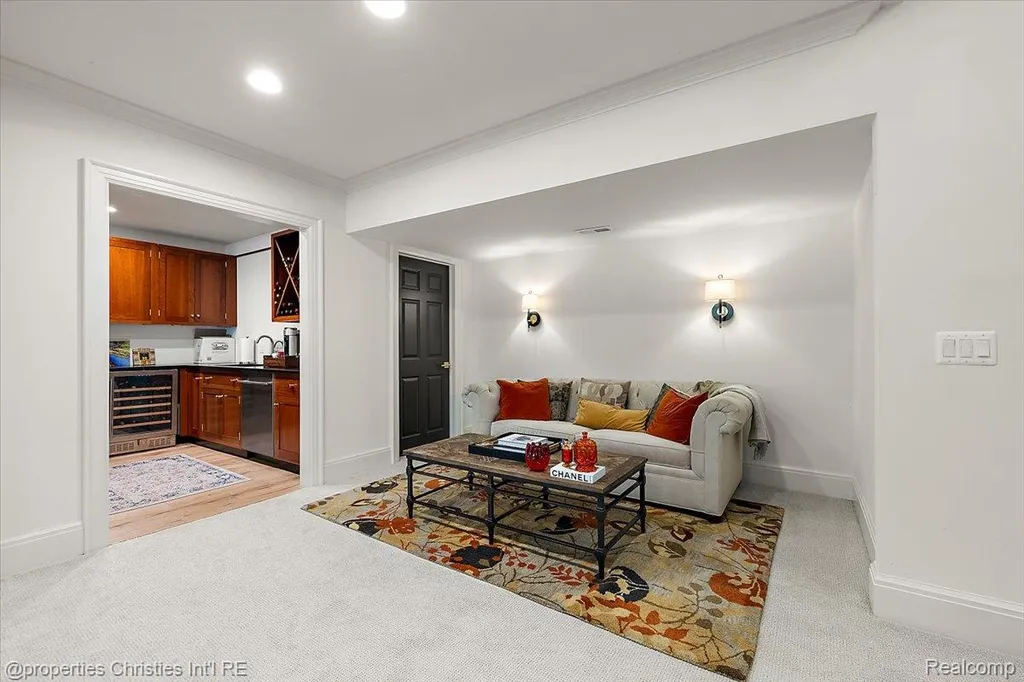 40 Scenic Oaks Drive N Bloomfield Hills City MI 48304