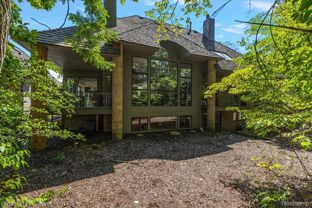 40 Scenic Oaks Drive N Bloomfield Hills City MI 48304