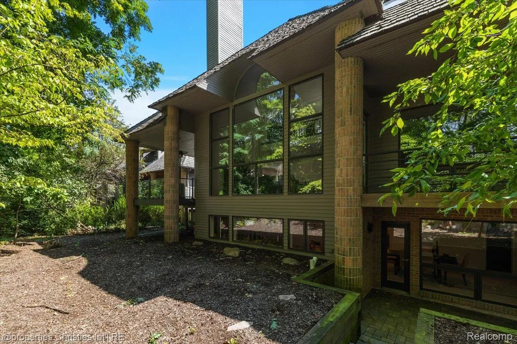 40 Scenic Oaks Drive N Bloomfield Hills City MI 48304