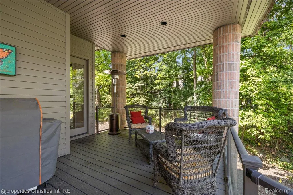 40 Scenic Oaks Drive N Bloomfield Hills City MI 48304
