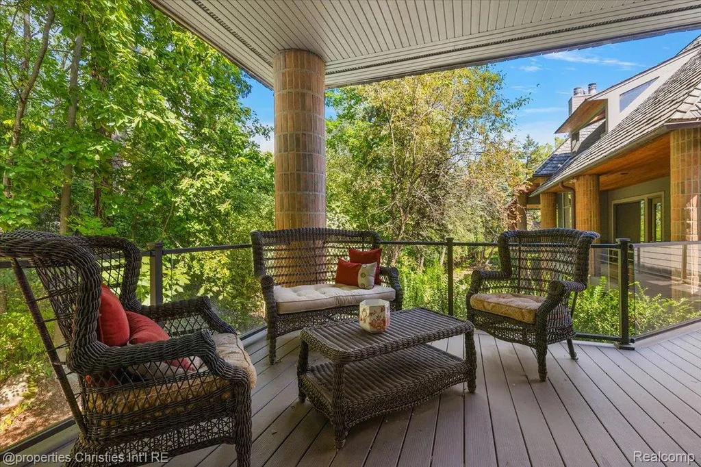 40 Scenic Oaks Drive N Bloomfield Hills City MI 48304