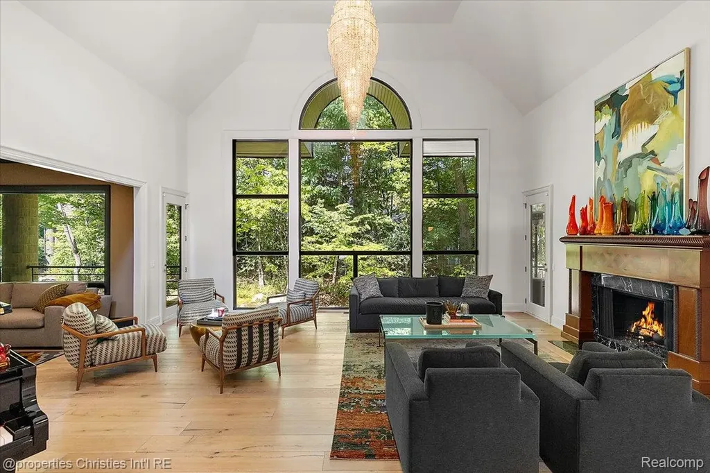 40 Scenic Oaks Drive N Bloomfield Hills City MI 48304