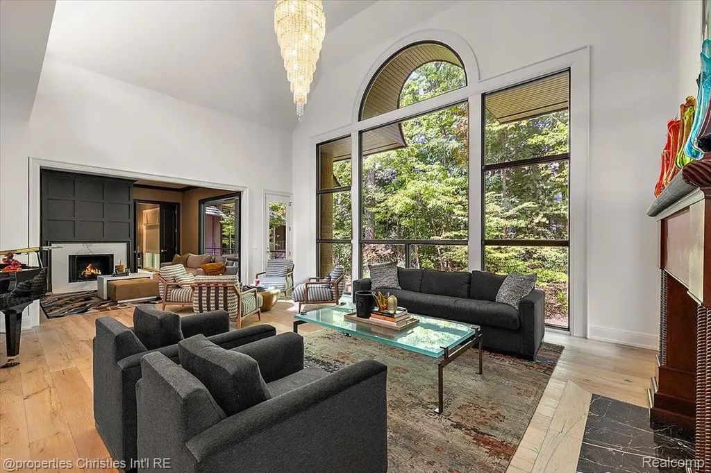 40 Scenic Oaks Drive N Bloomfield Hills City MI 48304