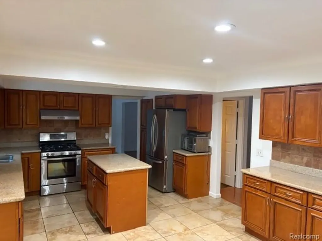 1614 Caliper Drive Troy City MI 48084