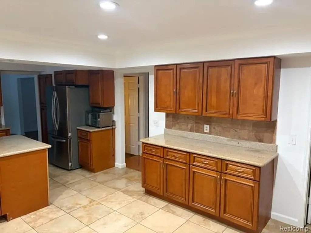 1614 Caliper Drive Troy City MI 48084