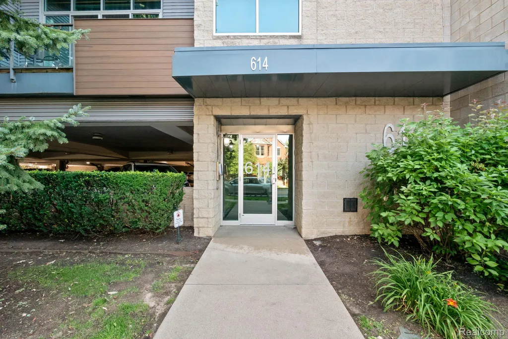 614 S Troy Street Royal Oak City MI 48067