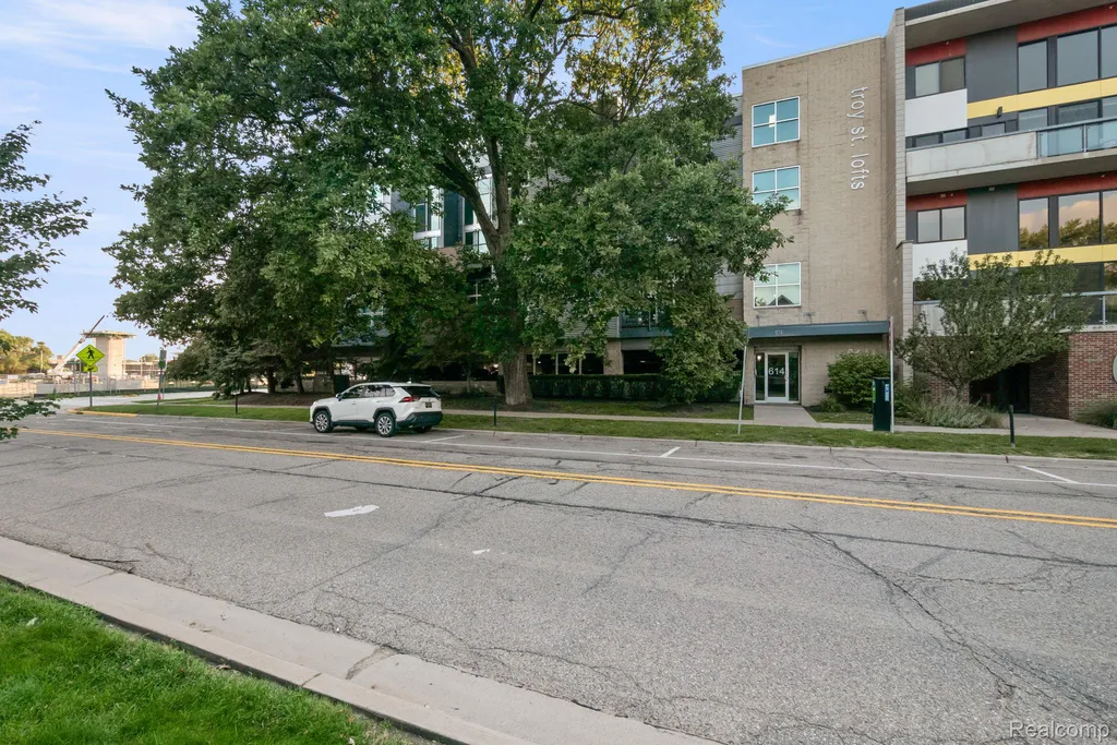 614 S Troy Street Royal Oak City MI 48067